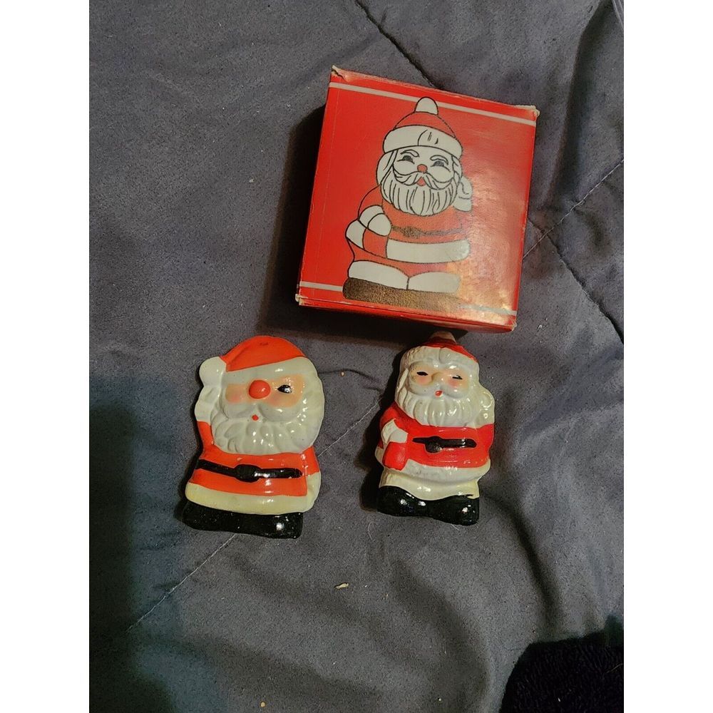 Vintage WDW Santa Claus Ceramic Salt and Pepper Shakers‎ Set Made in Japan 3"